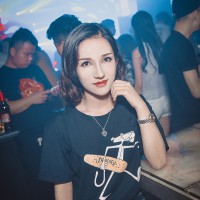 深港DJ舞曲：引领潮流、燃爆舞池！